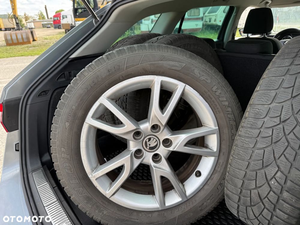 Skoda Superb 2.0 TDI Premium Edition - 27