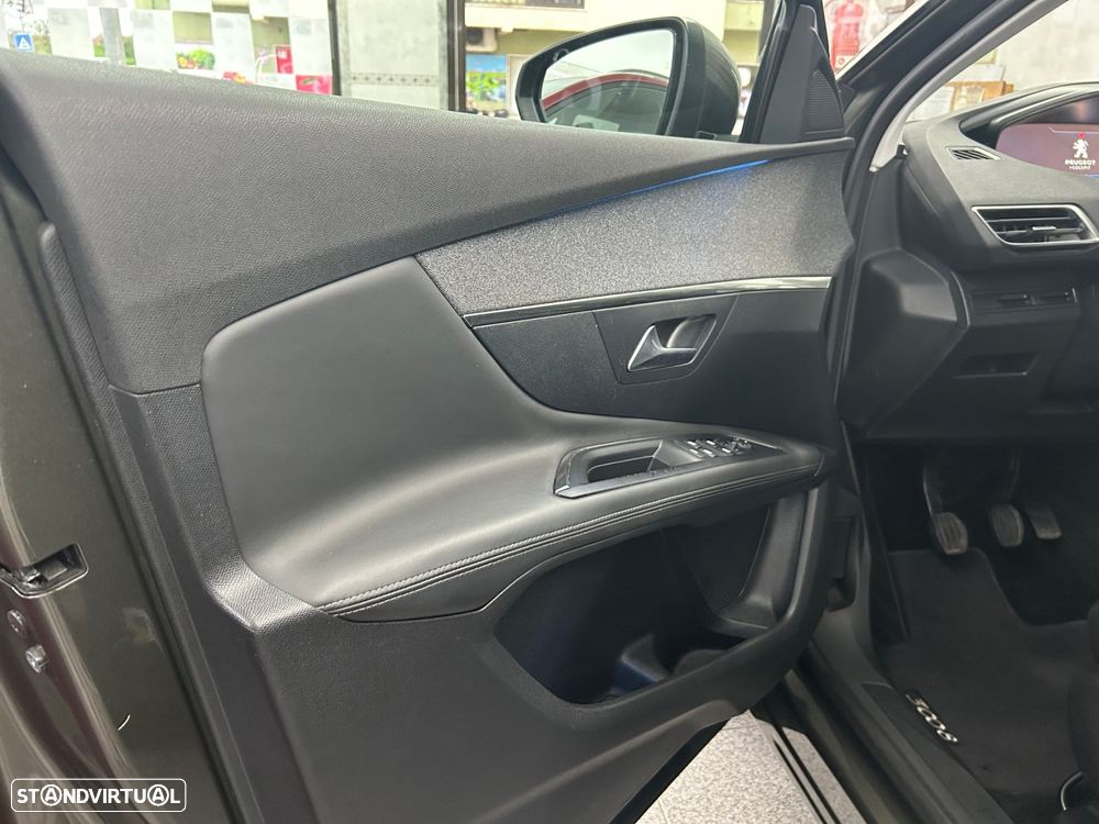 Peugeot 3008 1.2 PureTech Allure - 8