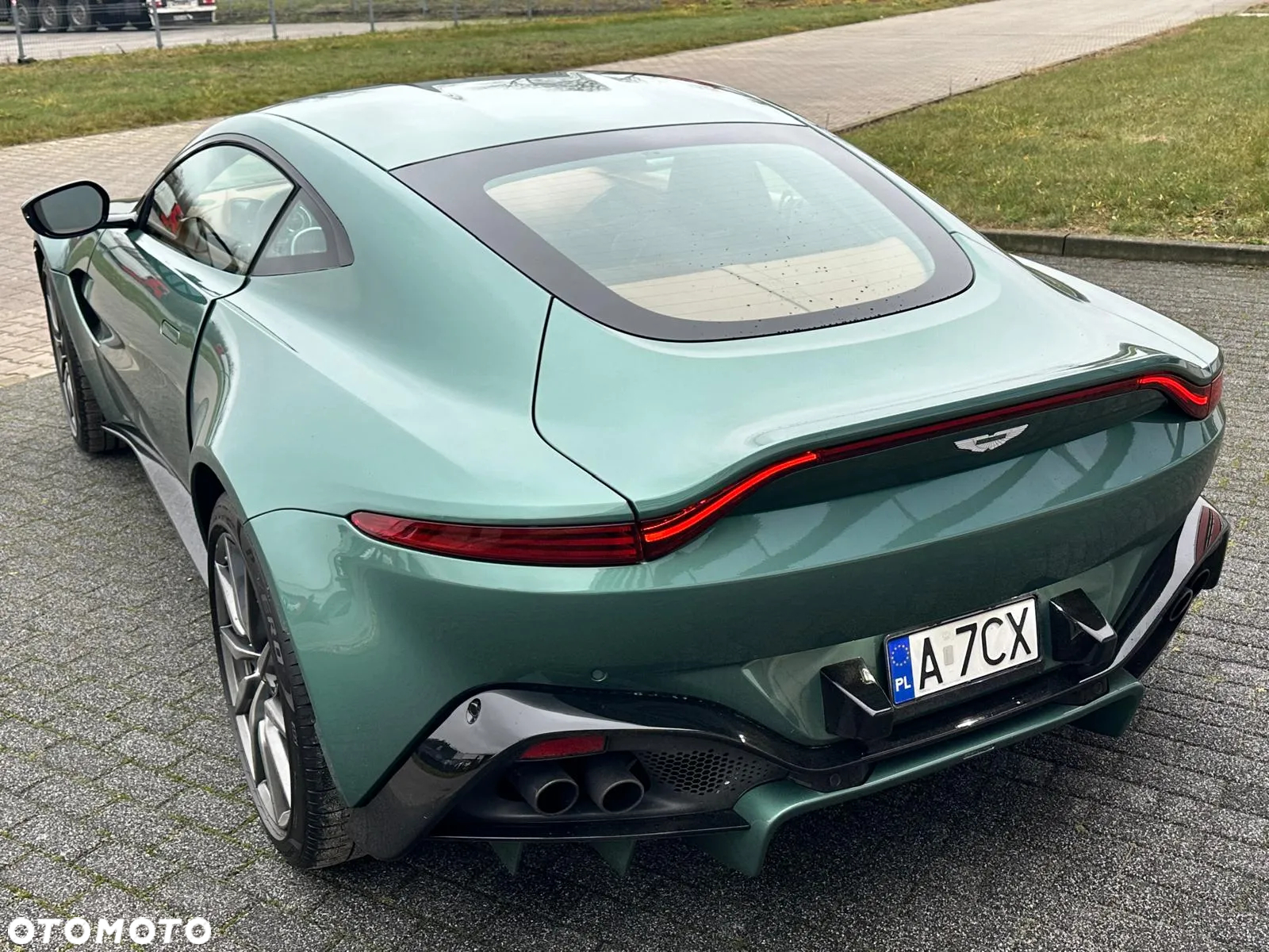 Aston Martin Vantage - 6
