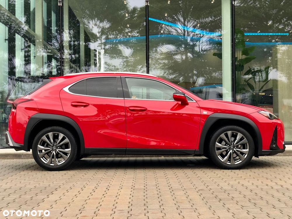 Lexus UX - 4