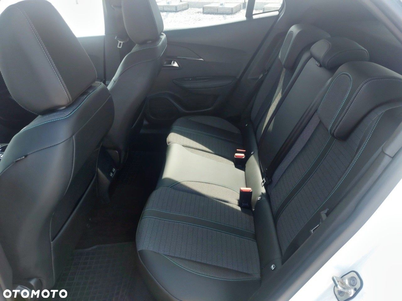 Peugeot 2008 1.2 PureTech Allure Pack S&S EAT8 - 10