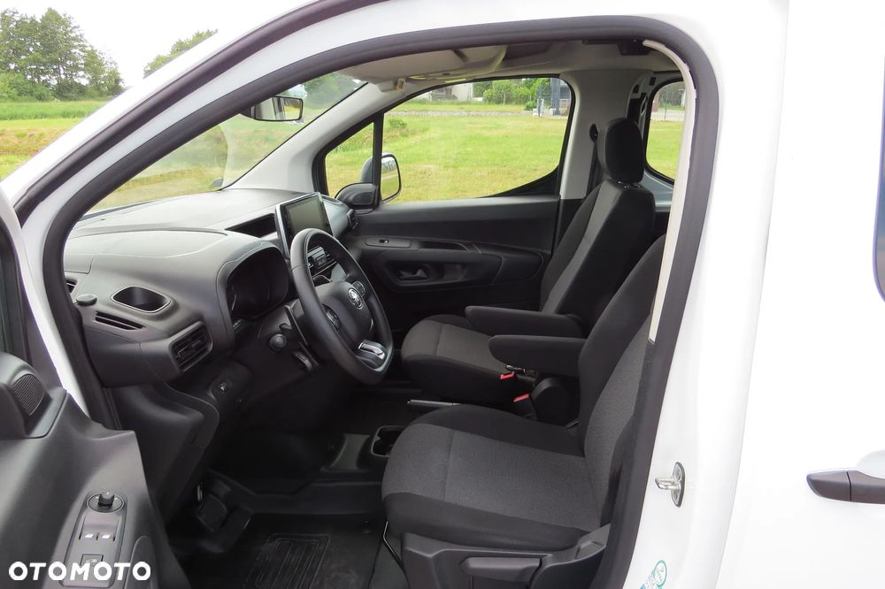 Toyota Proace City 1.2 D-4t 130km A/t Long Brygadówka - 19