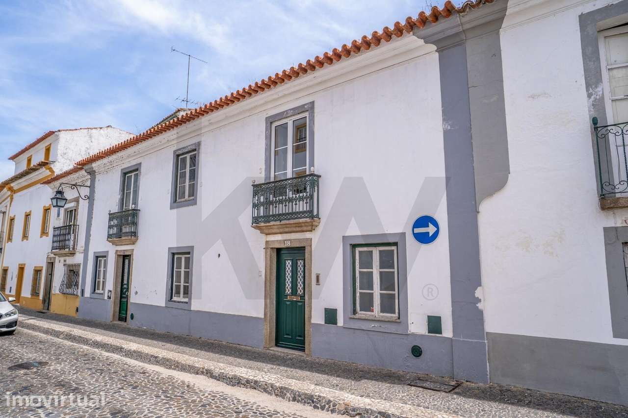 Prédio no centro de Évora. 2 frações independentes, com terraço e exce - Grande imagem: 3/49