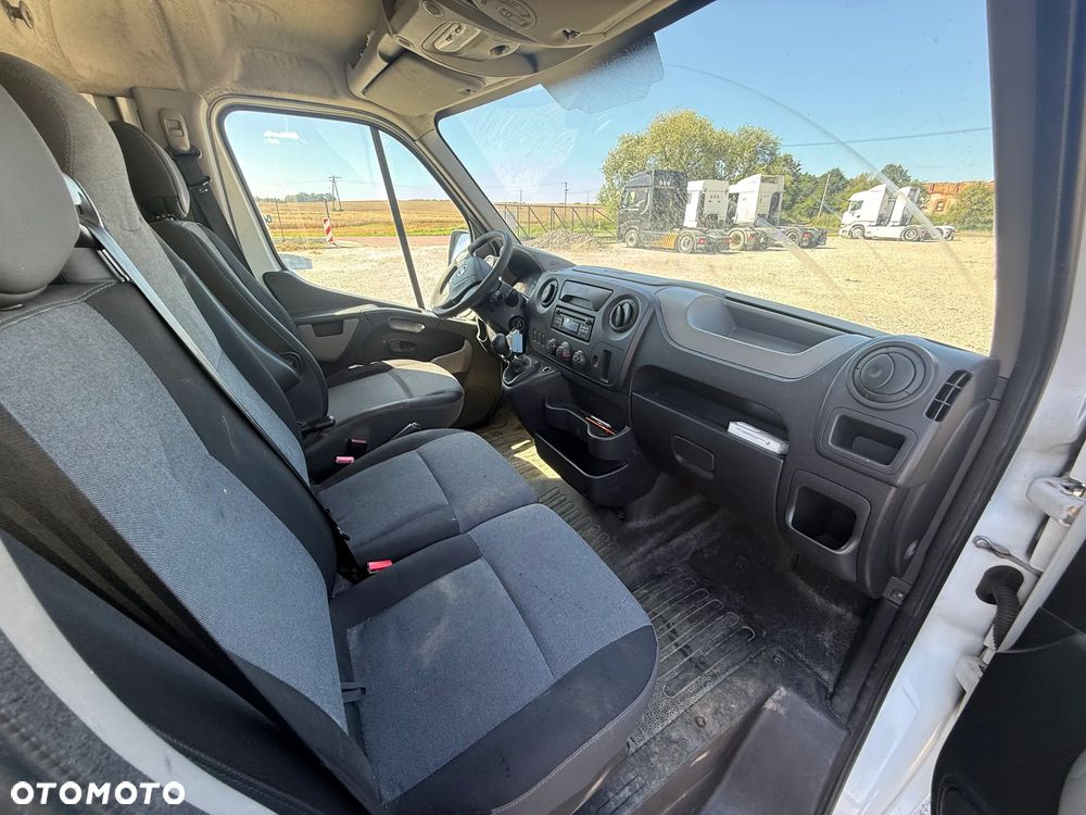 Nissan NV400 - 11