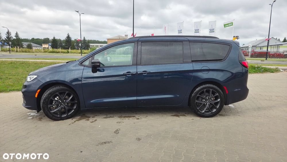 Chrysler Pacifica - 2