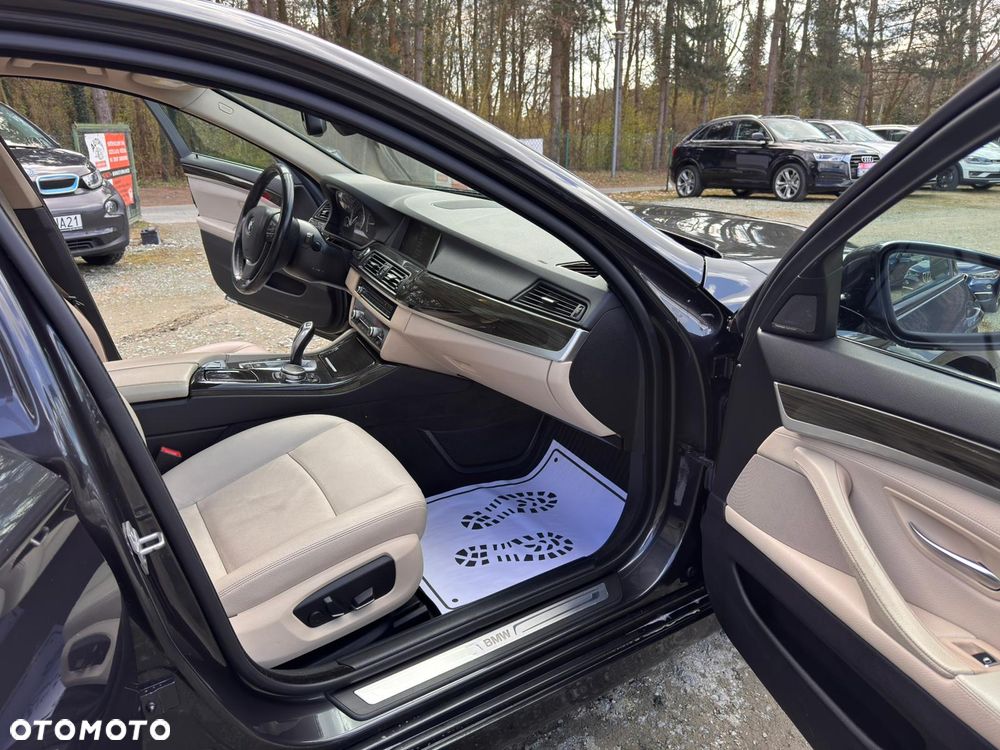BMW Seria 5 528i xDrive Sport-Aut Luxury Line - 15