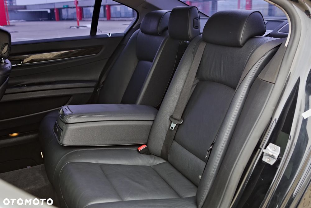 BMW Seria 7 740i - 39