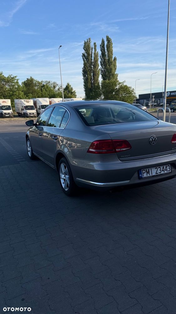 Volkswagen Passat 2.0 TDI DPF Trendline DSG - 4