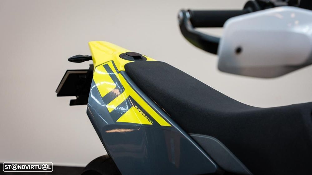 Husqvarna 701 Supermoto - 8