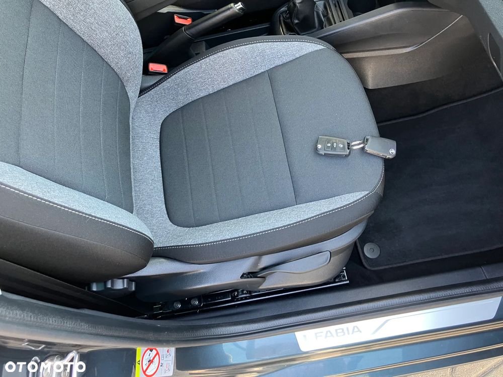Skoda Fabia 1.0 TSI Monte Carlo - 38