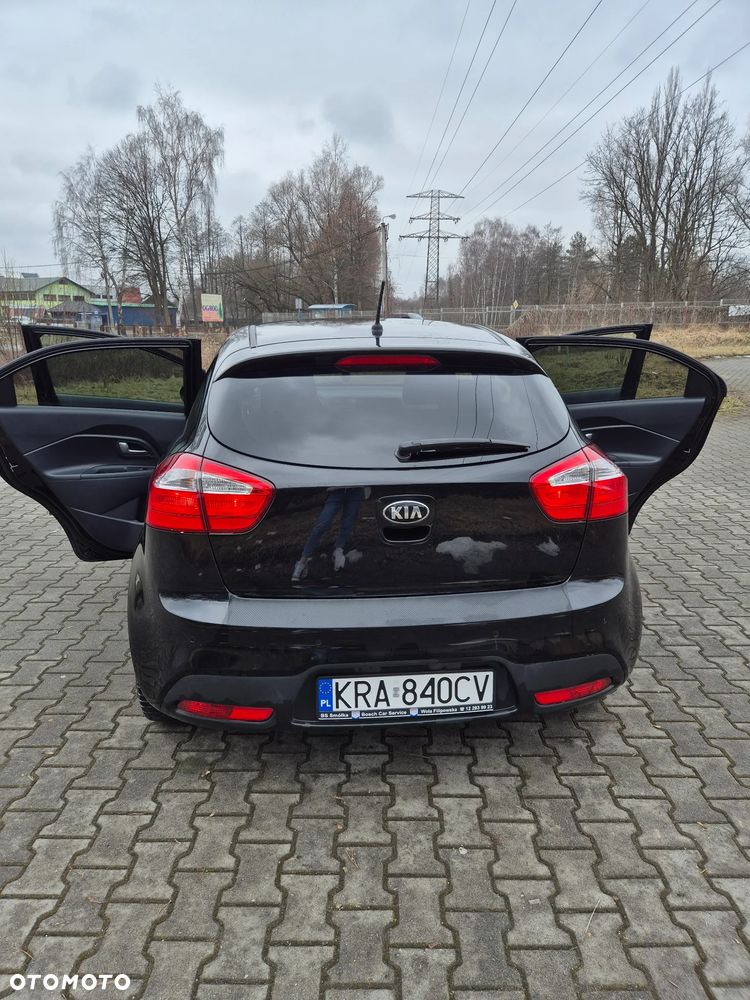 Kia Rio 1.2 Fifa World Cup Edition - 11