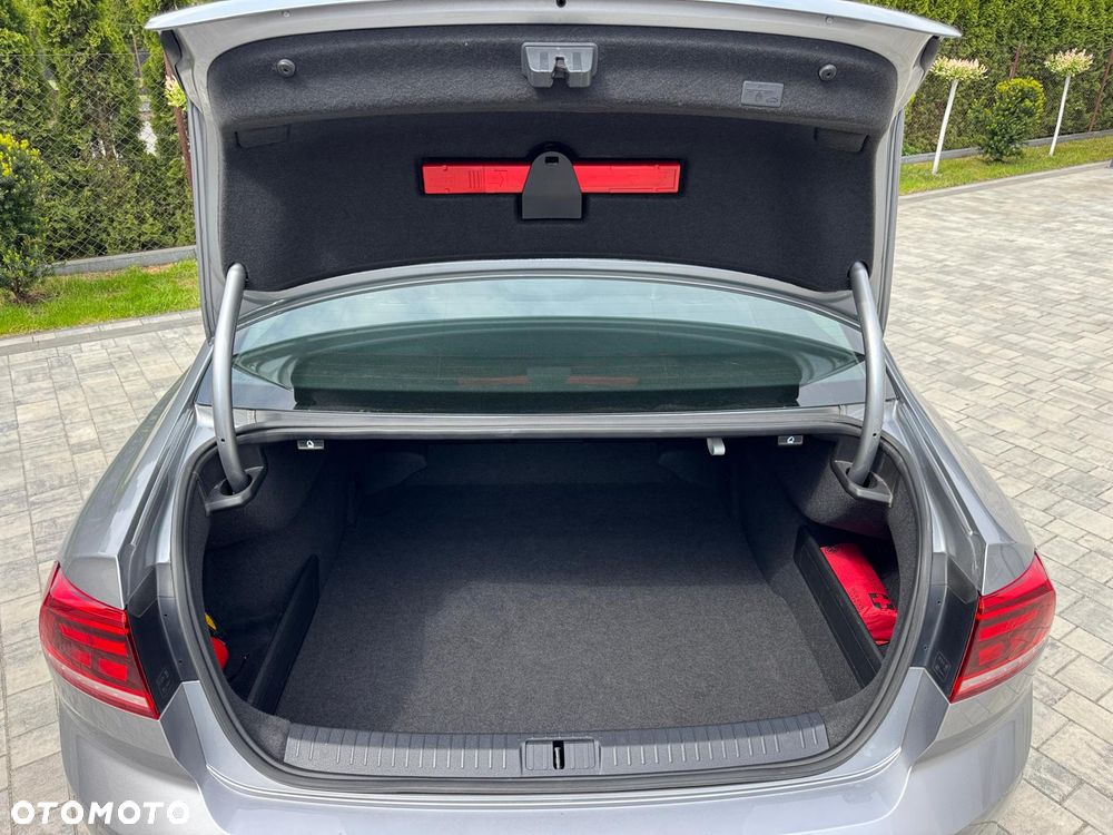 Volkswagen Passat 2.0 TSI Business DSG - 8