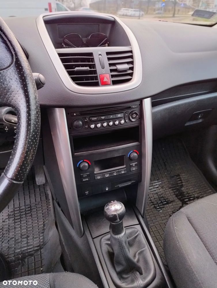 Peugeot 207 - 8