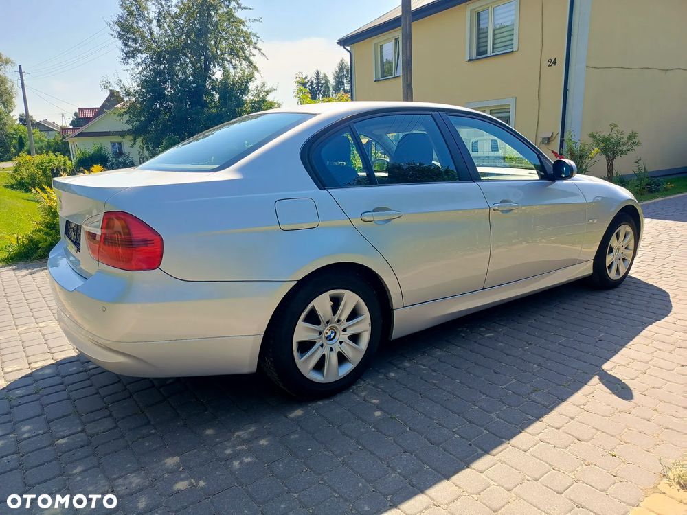 BMW Seria 3 318i - 4