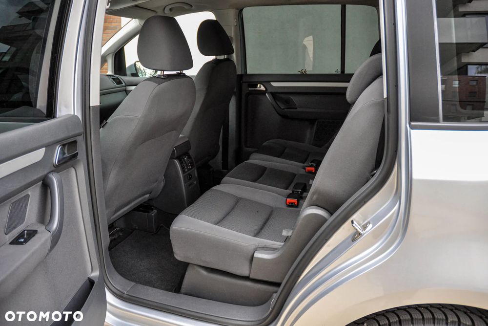 Volkswagen Touran - 8