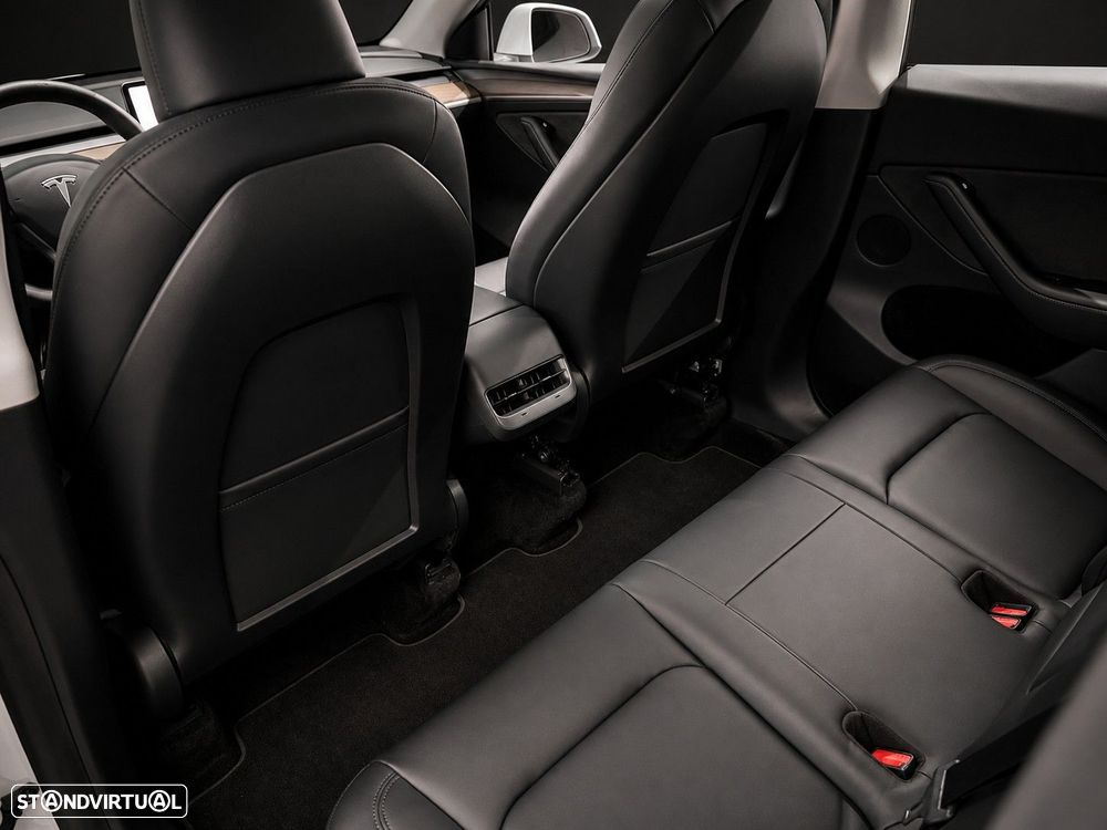 Tesla Model Y Performance Dual Motor AWD — fotografia 11