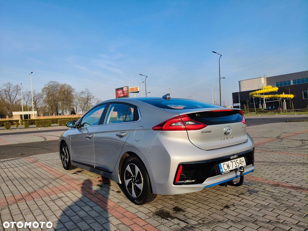 Hyundai IONIQ - 3