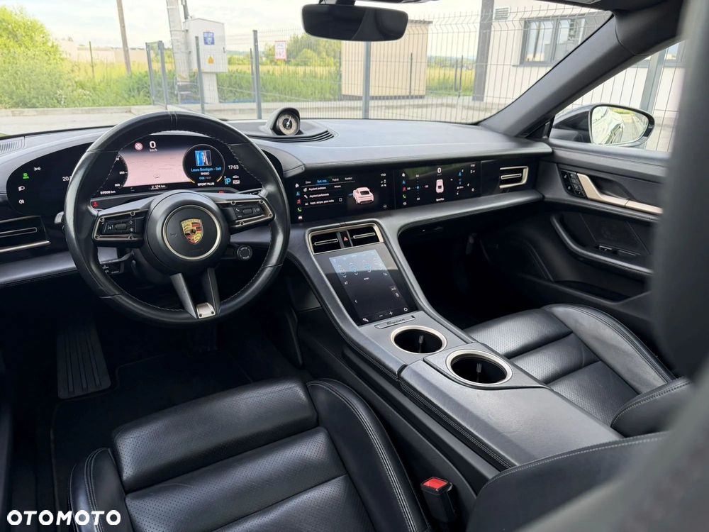 Porsche Taycan - 14