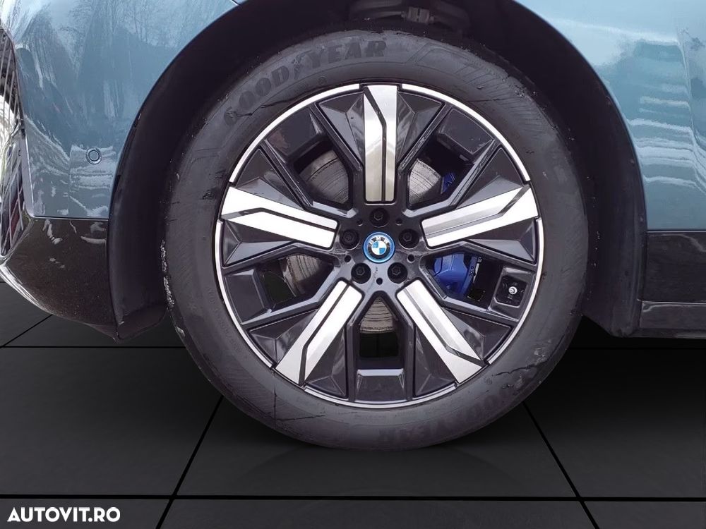 BMW iX xDrive40 - 13