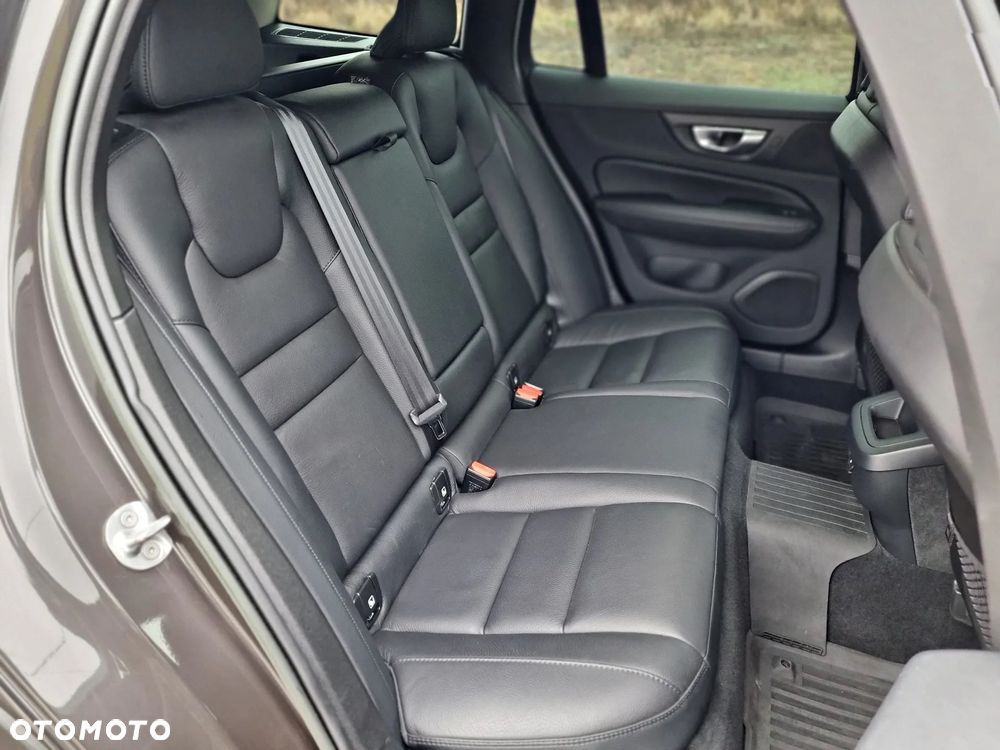 Volvo V60 Cross Country B4 D AWD Geartronic Pro - 22