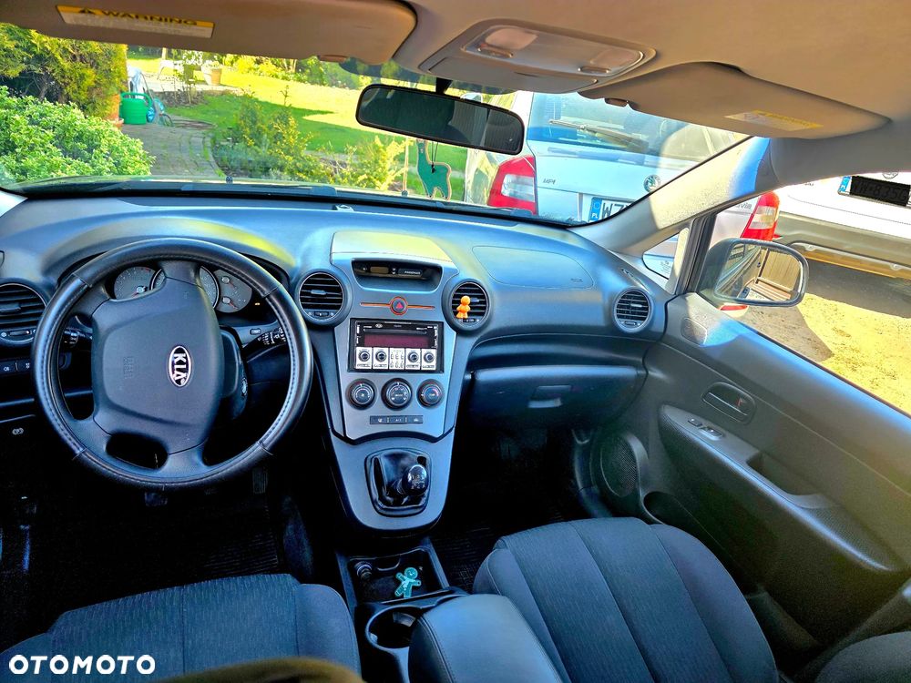 Kia Carens - 8