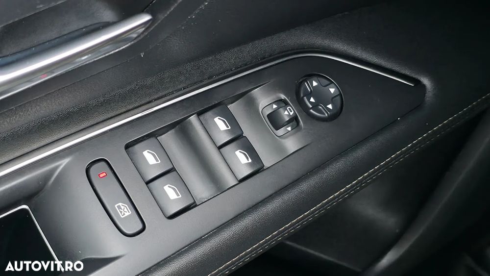 Peugeot 3008 1.2 PureTech Turbo S&S EAT6 GT-Line - 24