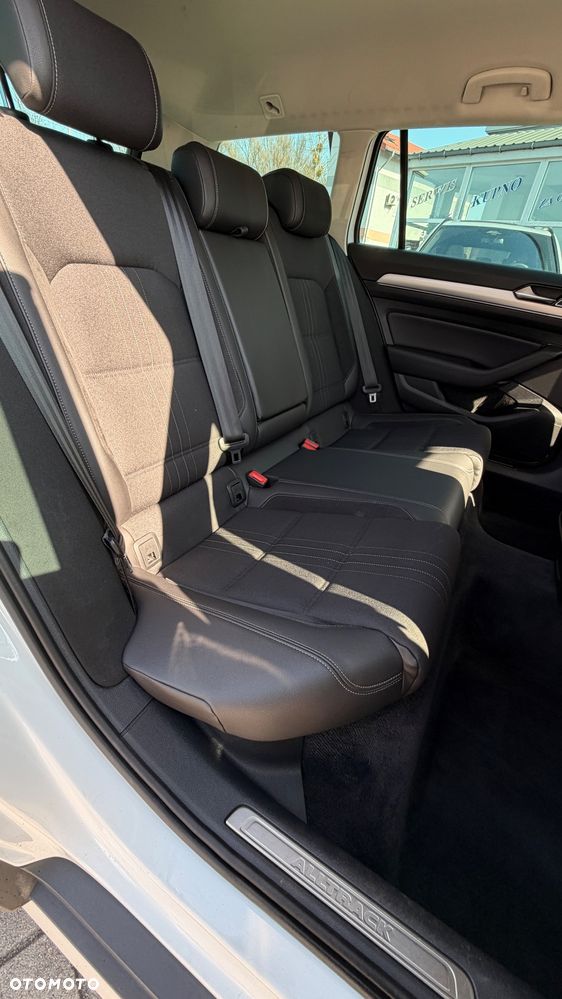 Volkswagen Passat Alltrack 2.0 TDI SCR 4Motion DSG - 25