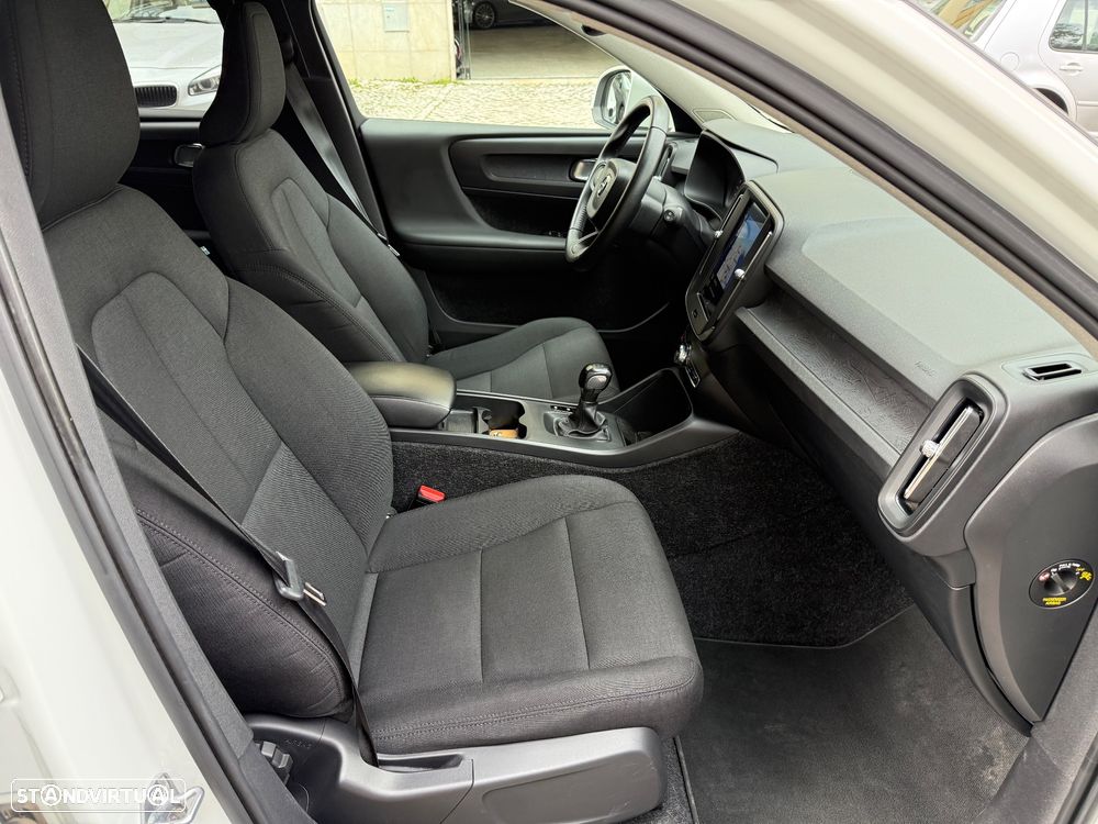 Volvo XC 40 1.5 T3 Tech Edition - 24