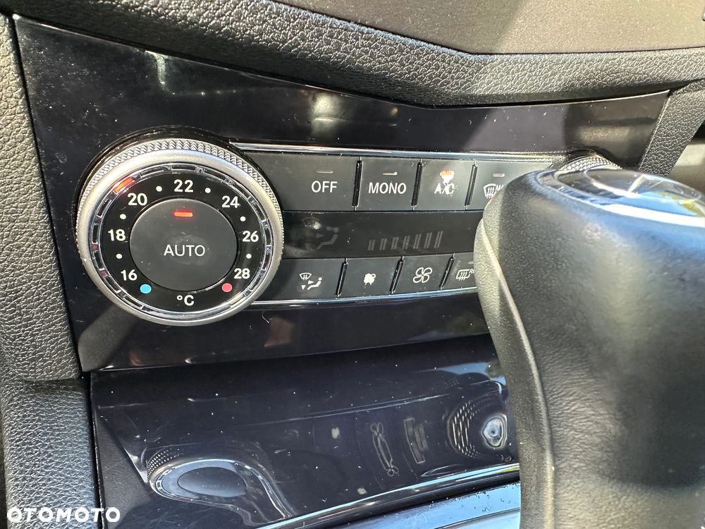 Mercedes-Benz Klasa C 180 BlueEFFICIENCY 7G-TRONIC Avantgarde - 33