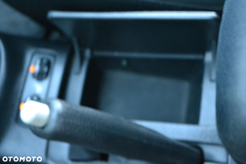 Toyota Avensis 2.0 VVT-i Executive - 38
