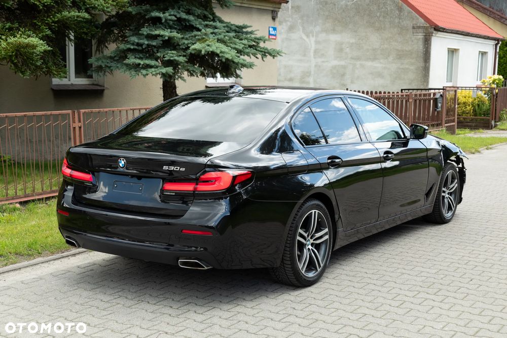 BMW Seria 5 530e - 5