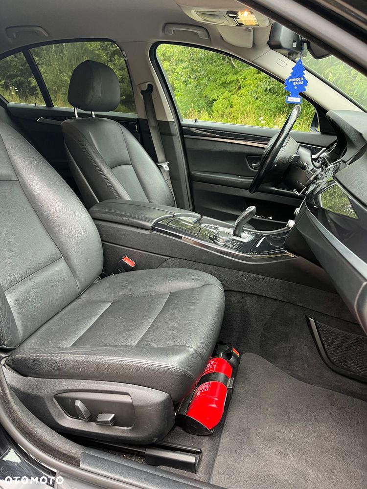 BMW Seria 5 520d xDrive - 13