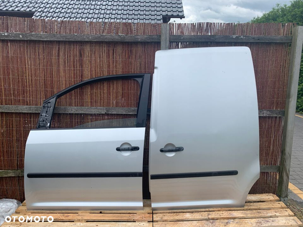 VW Caddy III drzwi lewy tył