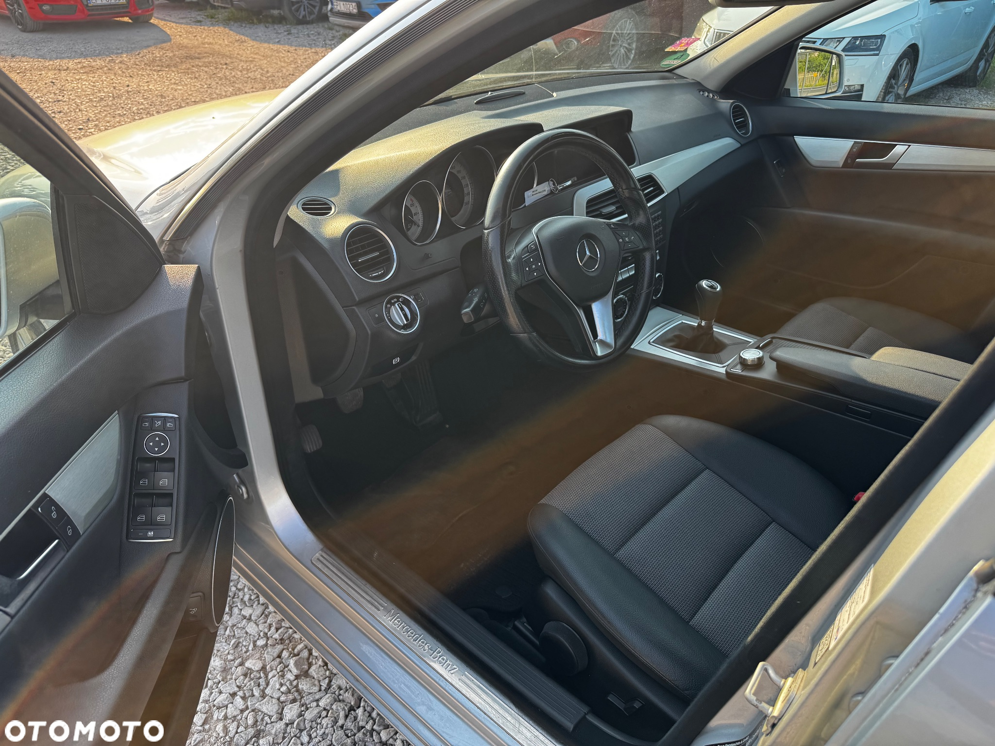 Mercedes-Benz Klasa C 200 CGI BlueEff Avantgarde - 23