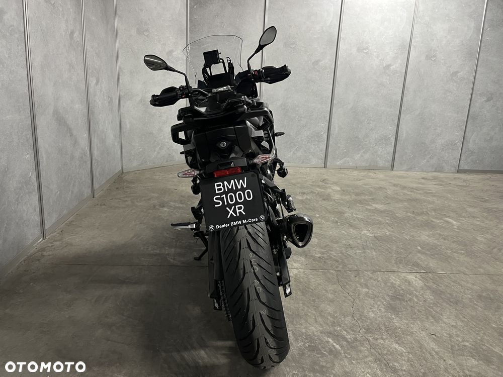 BMW XR - 8