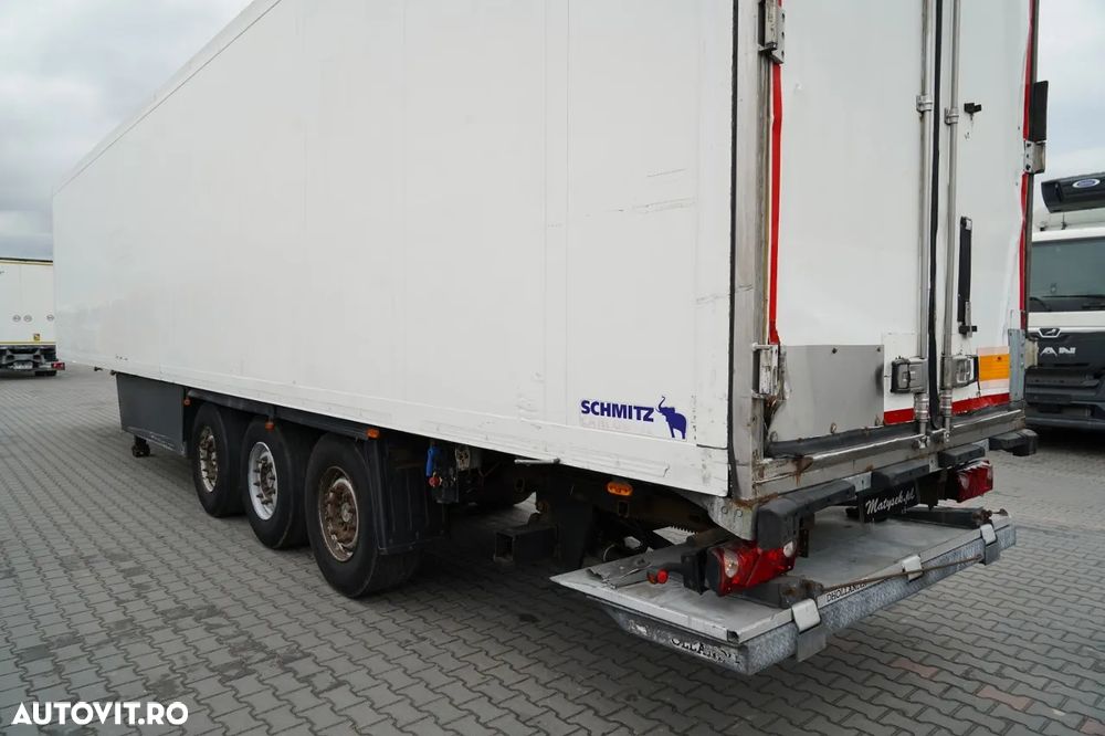 Schmitz Cargobull / REFRIGERAT / THERMO KING / DHOLLANDIA LIFT / COȘ PENTRU PALEȚI / SAF - 11