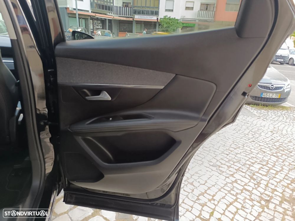 Peugeot 3008 1.2 PureTech Allure Pack EAT8 - 31