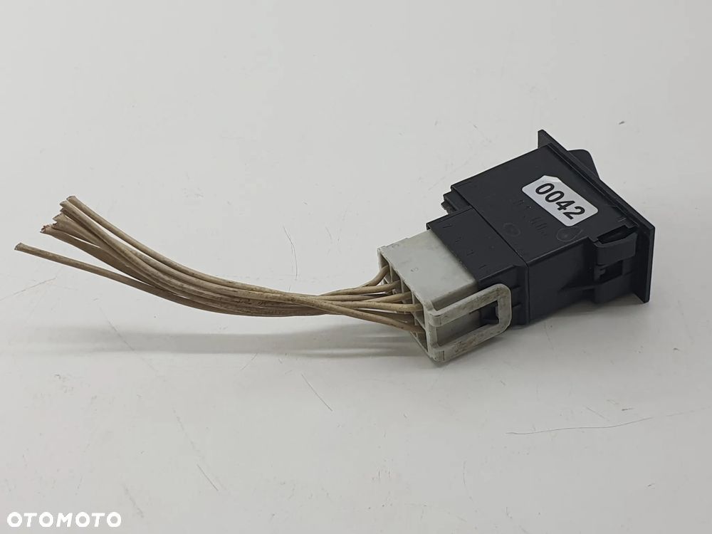 PRZELACZNIK MAN LE - 6