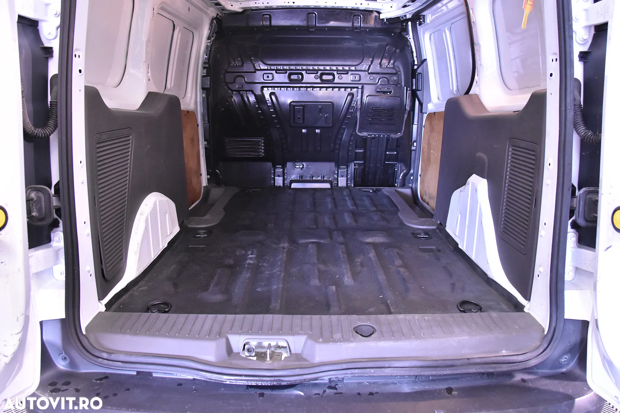 Ford Transit Connect - 17