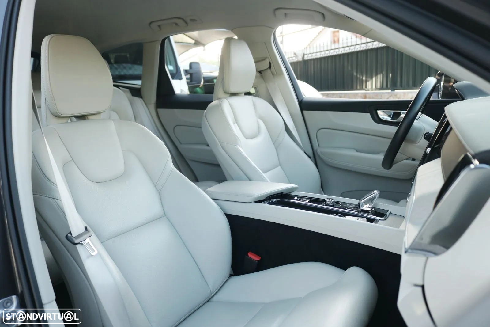 Volvo XC 60 2.0 T6 PHEV Inscription Expression AWD - 9