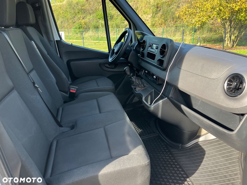 Mercedes-Benz Sprinter - 12