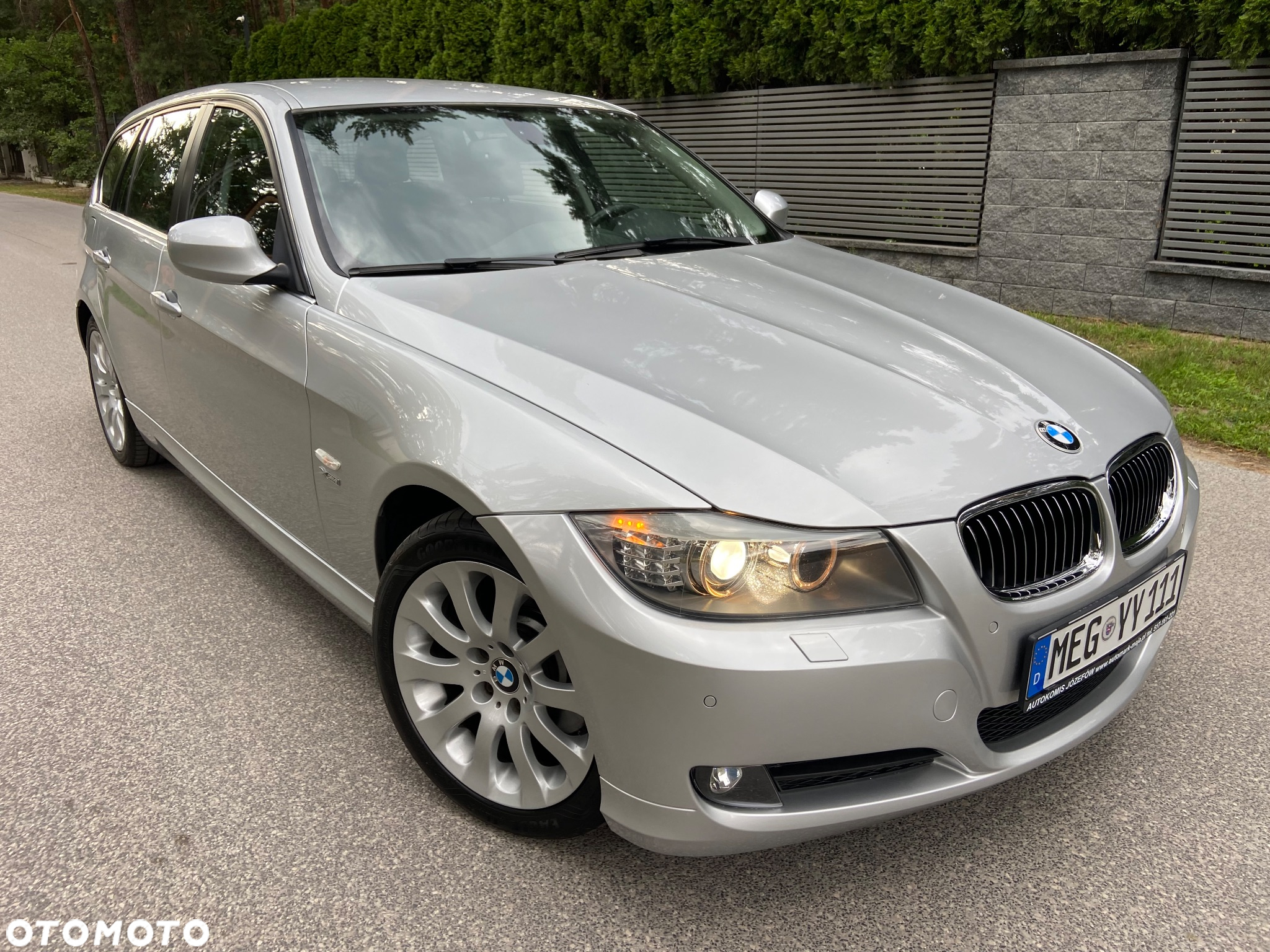 BMW Seria 3 330d DPF Touring Edition Exclusive - 2
