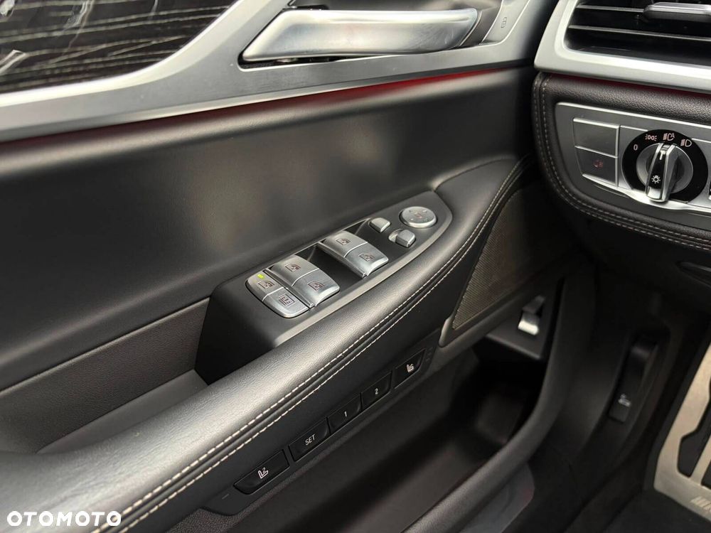 BMW Seria 7 750i xDrive sport - 21