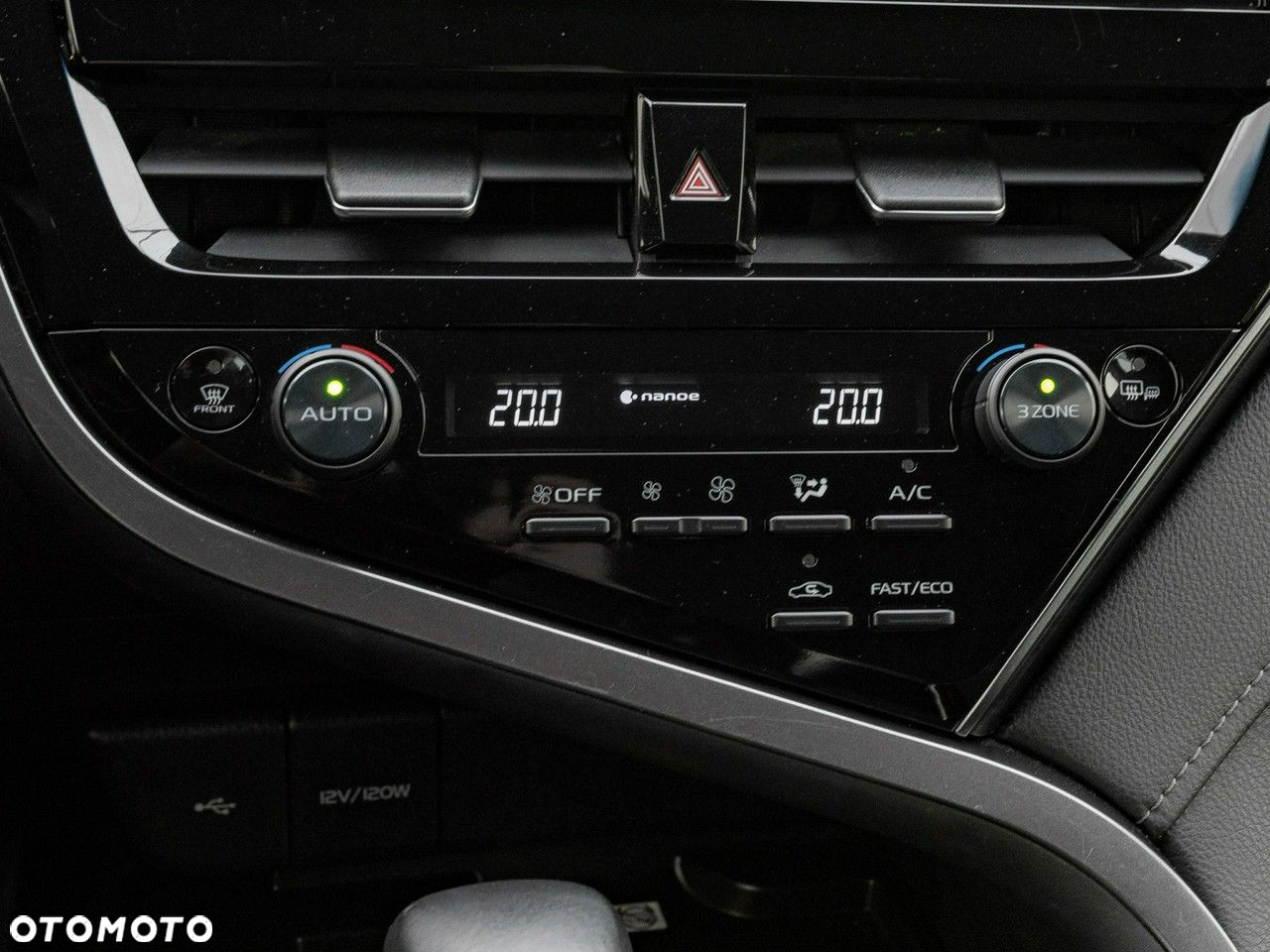 Toyota Camry 2.5 Hybrid Executive CVT - 24