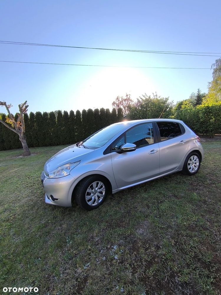 Peugeot 208 - 1