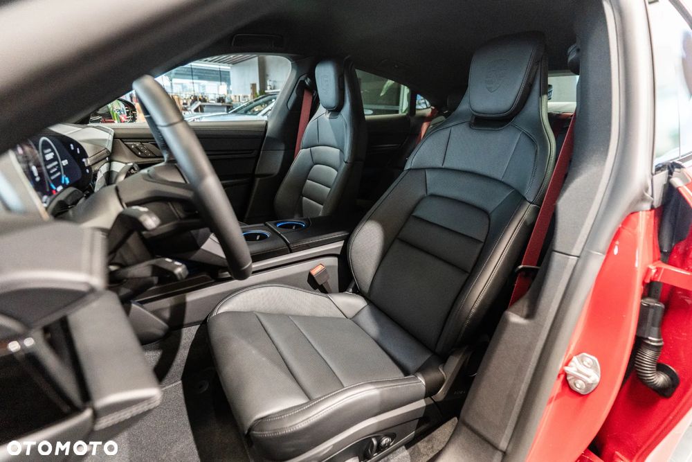 Porsche Taycan 105kWh 4 Black Edition - 9