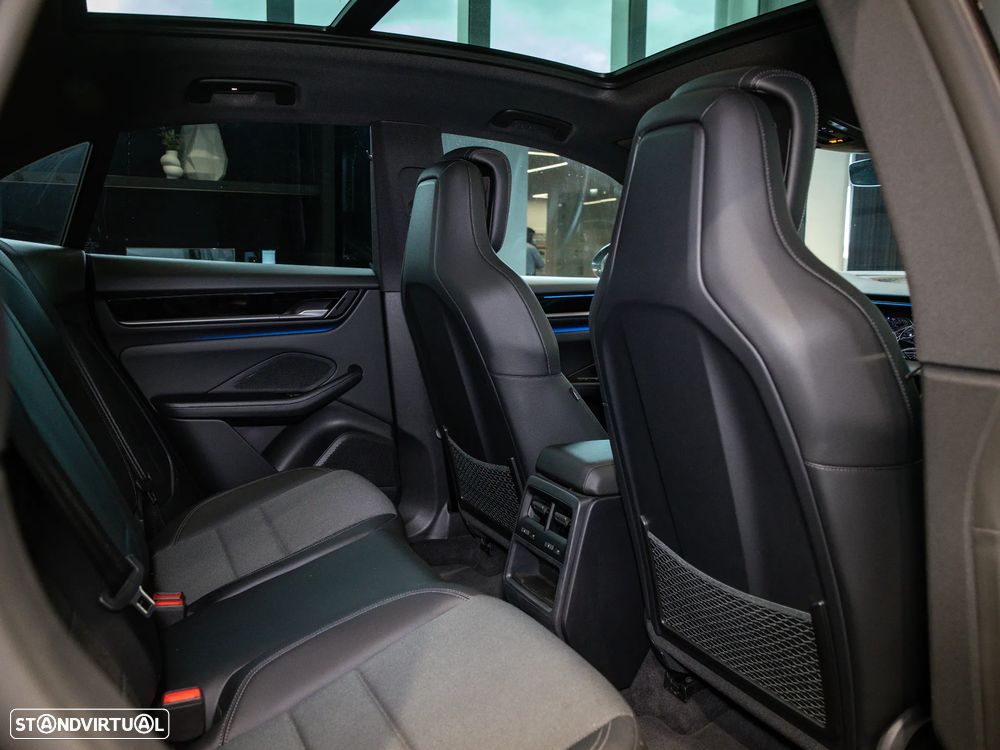 Porsche Macan Electric 4 - 31