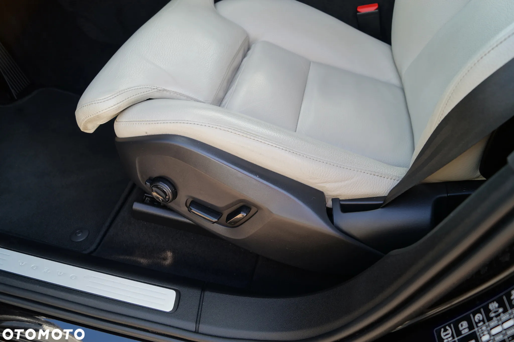 Volvo XC 60 D4 Inscription - 17