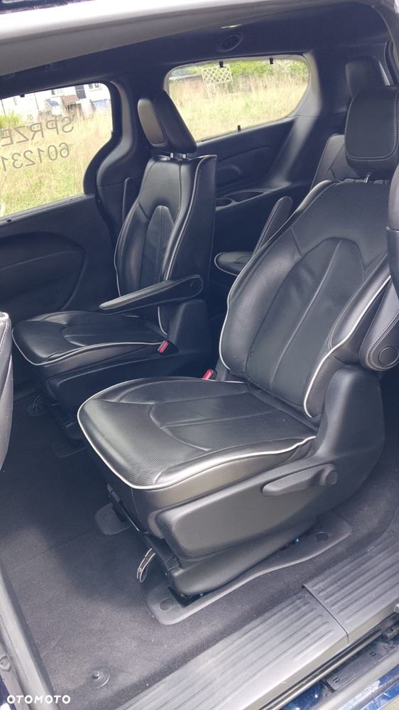 Chrysler Pacifica - 15