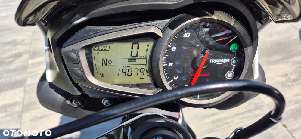 Triumph Street Triple - 12